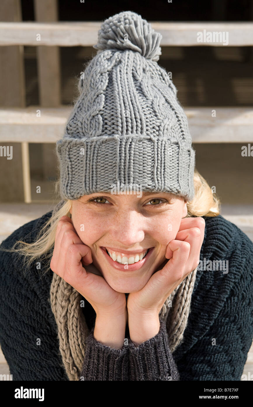 Woman wearing knit hat hi-res stock photography and images - Alamy