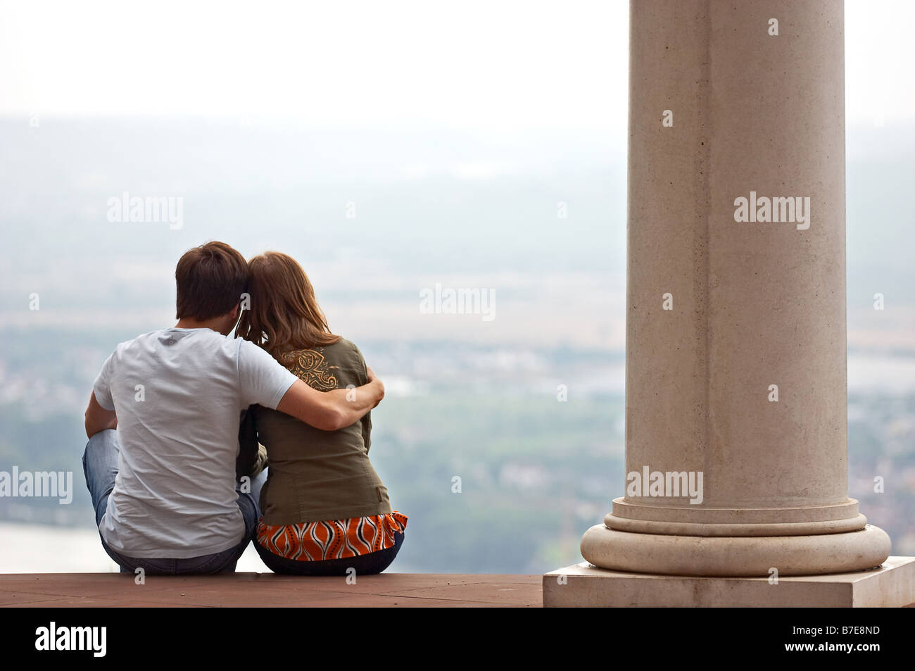 Couple back hug love hi-res stock photography and images - Alamy