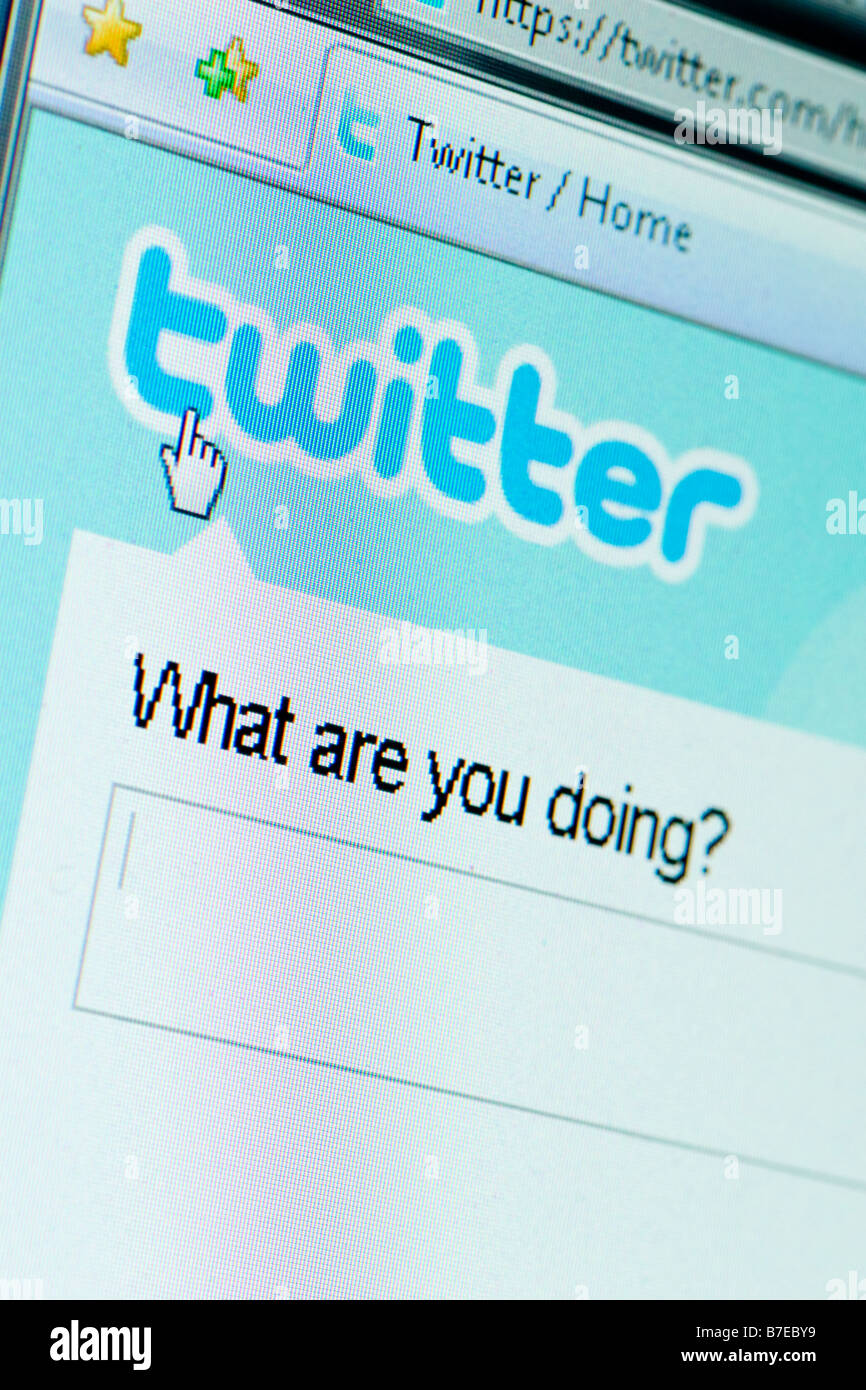 Twitter logo shot hi-res stock photography and images - Alamy