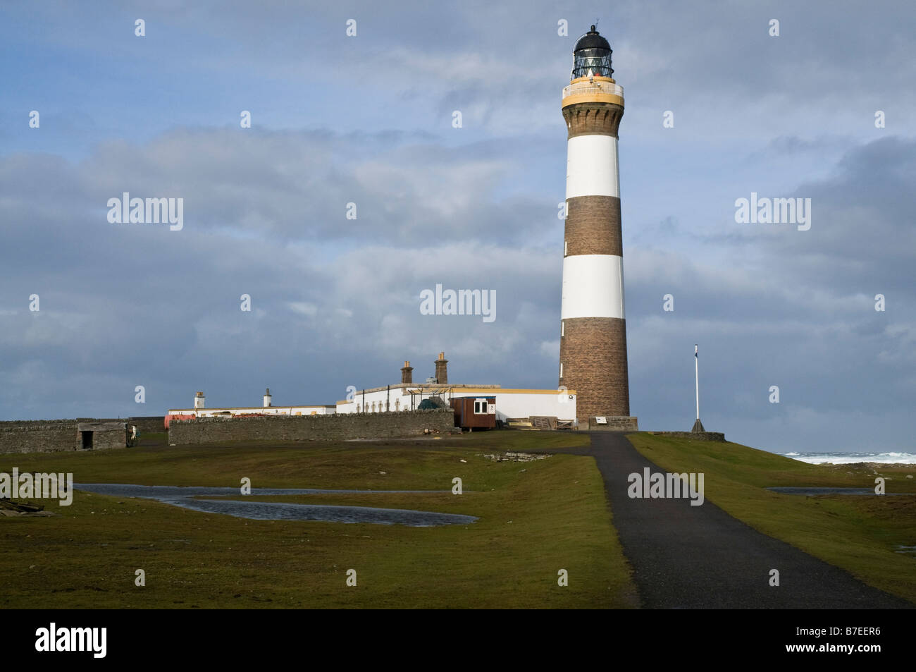 dh North Ronaldsay lighthouse NORTH RONALDSAY ORKNEY Road to lighthouse beacon Dennis ness Easting Stock Photo