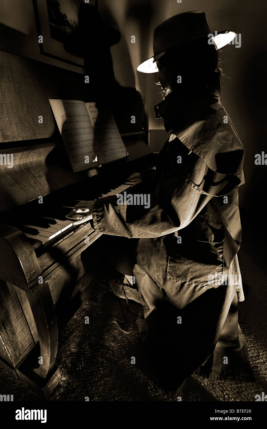 Brooding figure hi-res stock photography and images - Alamy