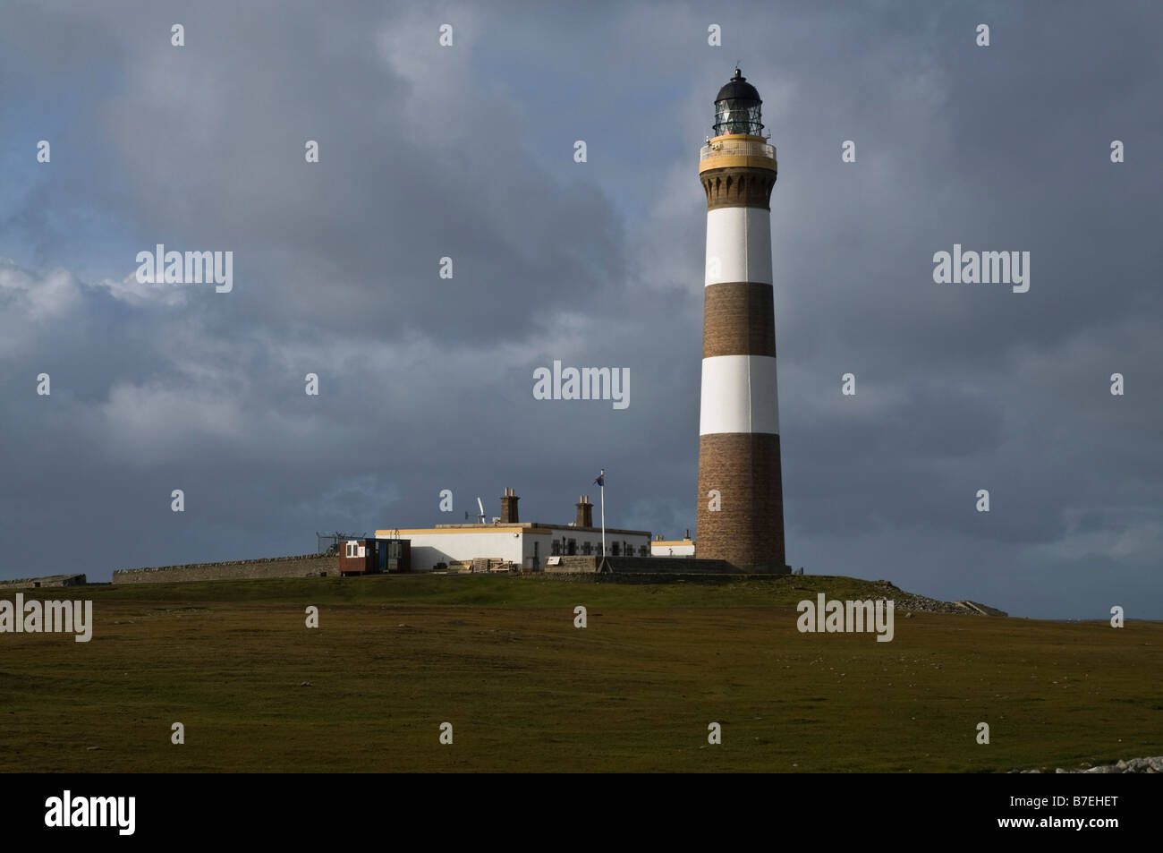 dh North Ronaldsay lighthouse NORTH RONALDSAY ORKNEY Lighthouse beacon Dennis ness Easting storm clouds nlhb tower light scotland island Stock Photo