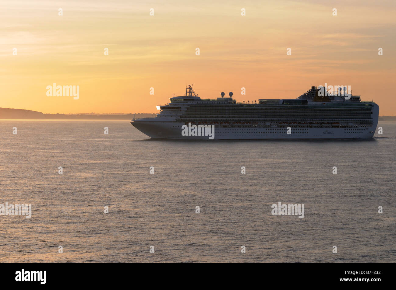 P O Cruise Liner Ventura leaving Southampton at sunset Stock Photo