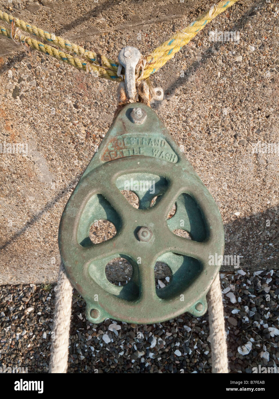 Rope and pulley system hires stock photography and images Alamy