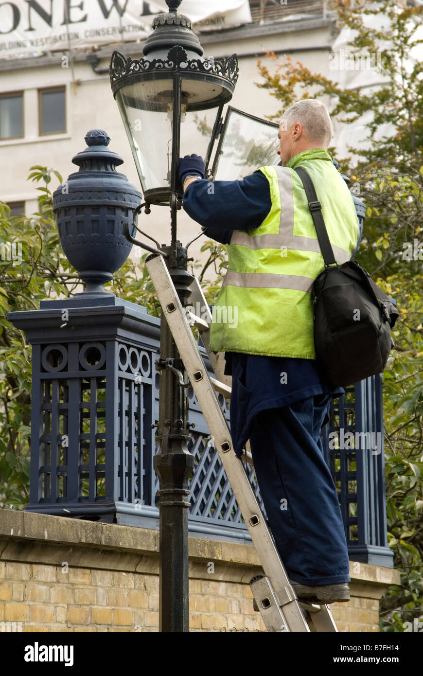 Workman servicing street lamps in Green Park, London Stock Photo
