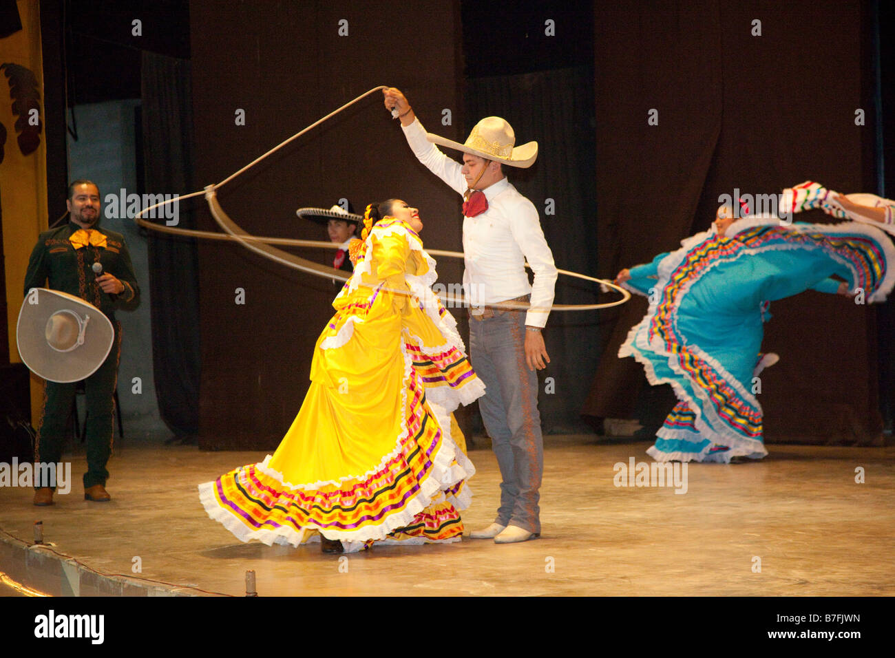Traditional mexican dress hi-res stock photography and images - Alamy Traditional mexican dress hi-res stock photography and images - Alamy