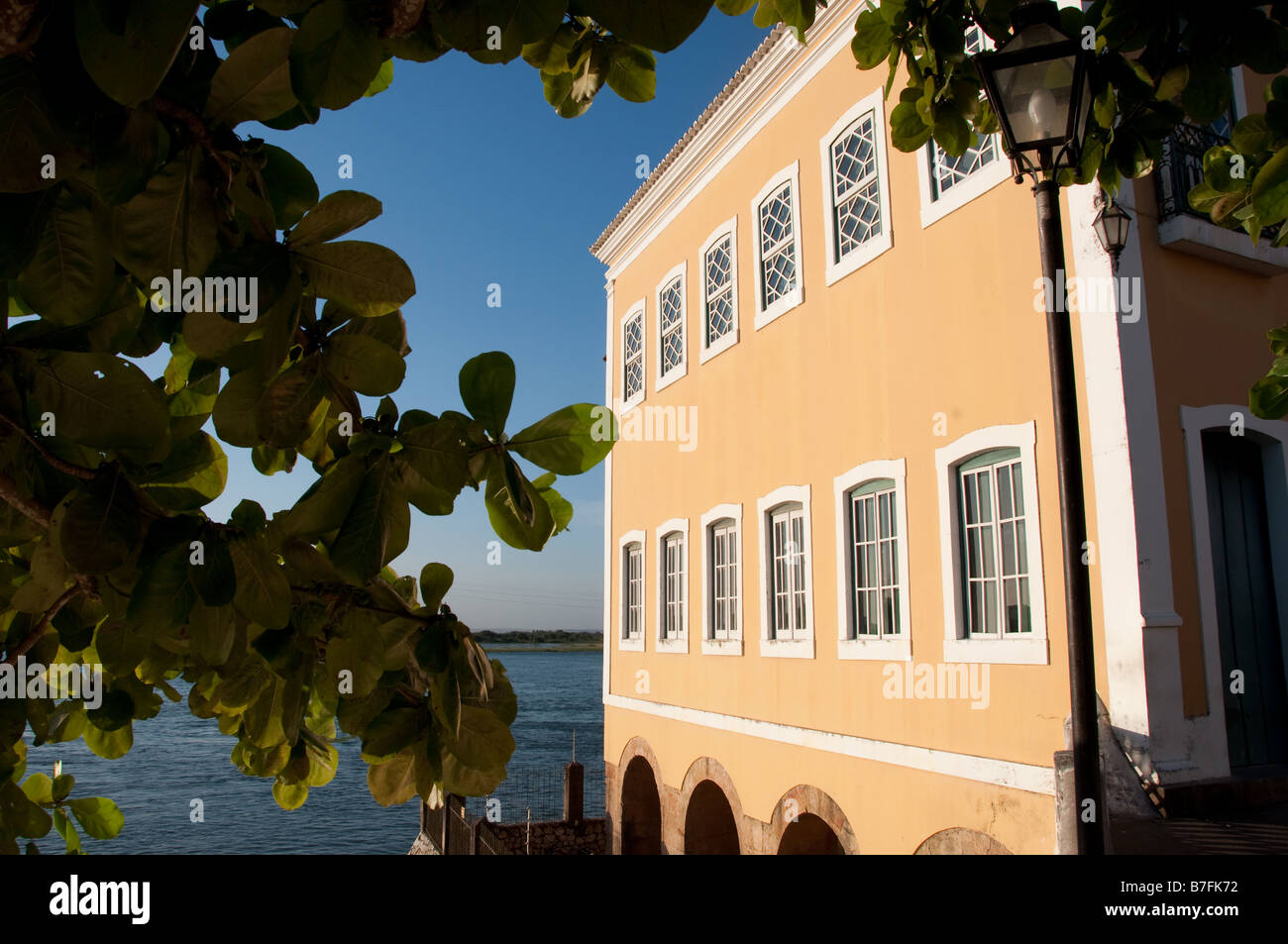 Side of a yellow building overlooking the river Stock Photo - Alamy