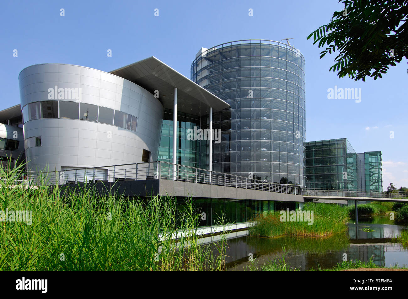 The Transparent Plant by the VW group, Volkswagen Glaeserne Manufaktur, Dresden, Saxony, Germany Stock Photo