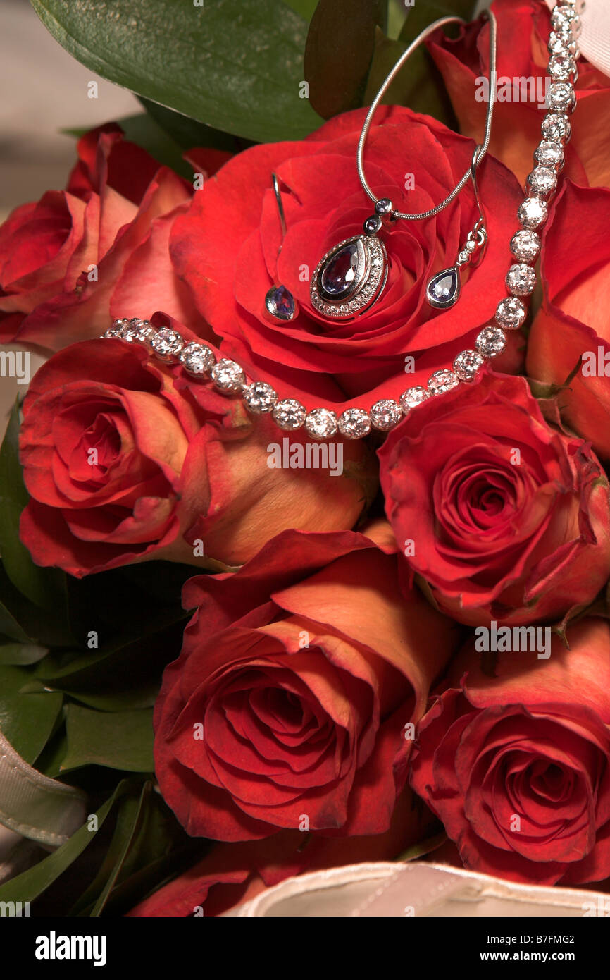 Expensive Jewelry in red rose wedding bouquet Stock Photo - Alamy