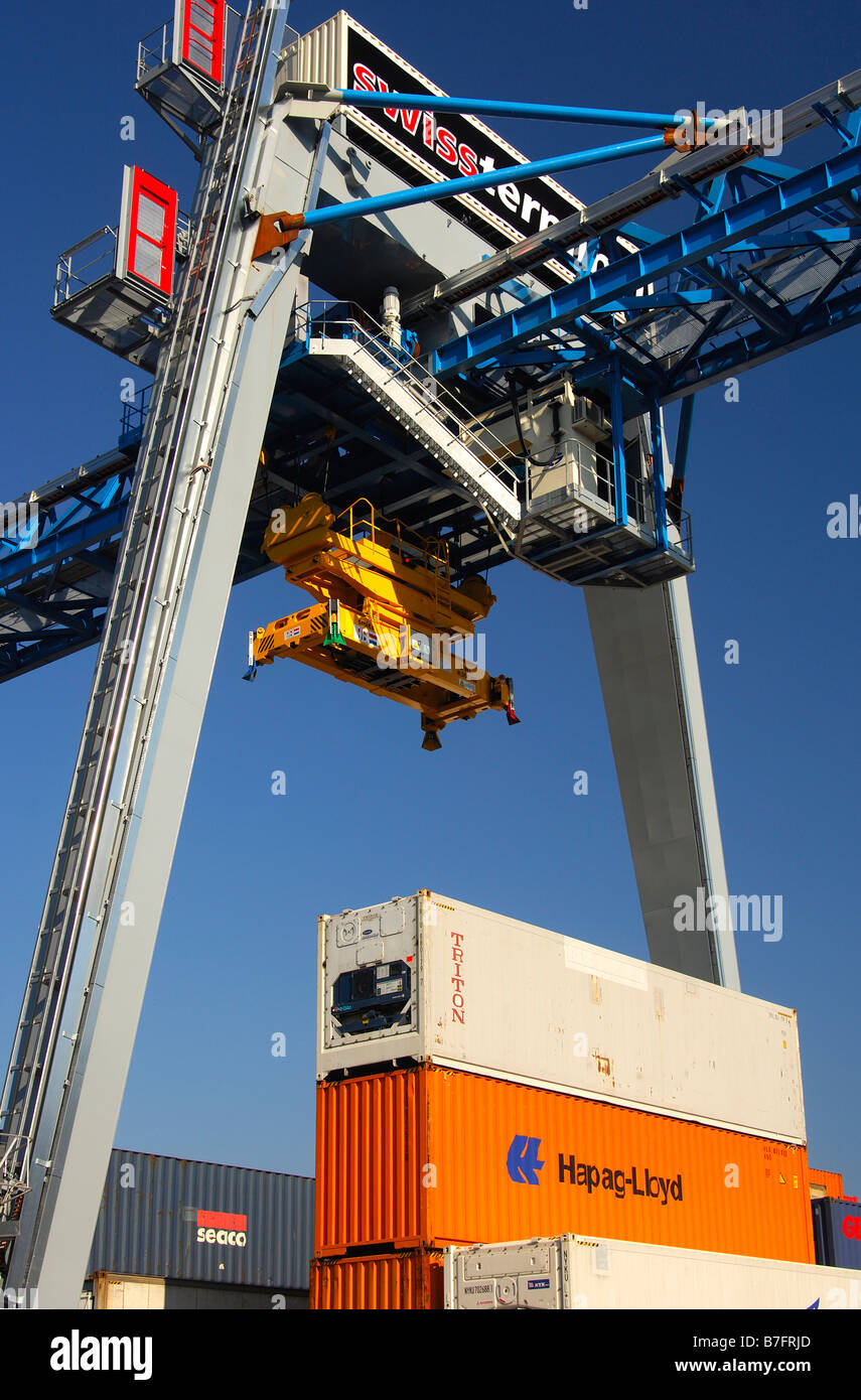 Gantry crane at the container depot of the company Swissterminal AG