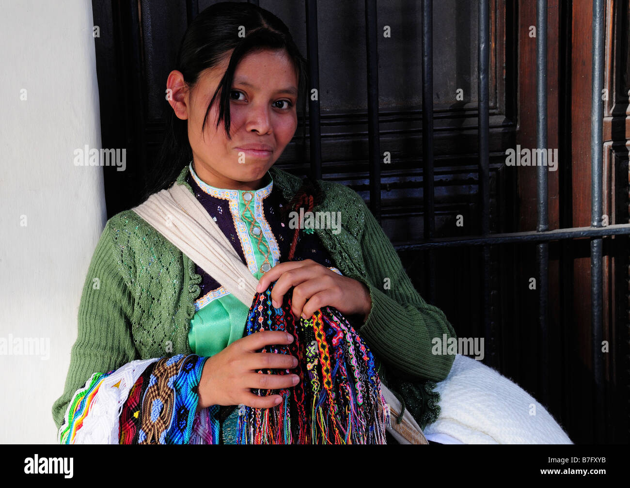 Indio woman selling handicrafts, Merida, Mexico Stock Photo - Alamy