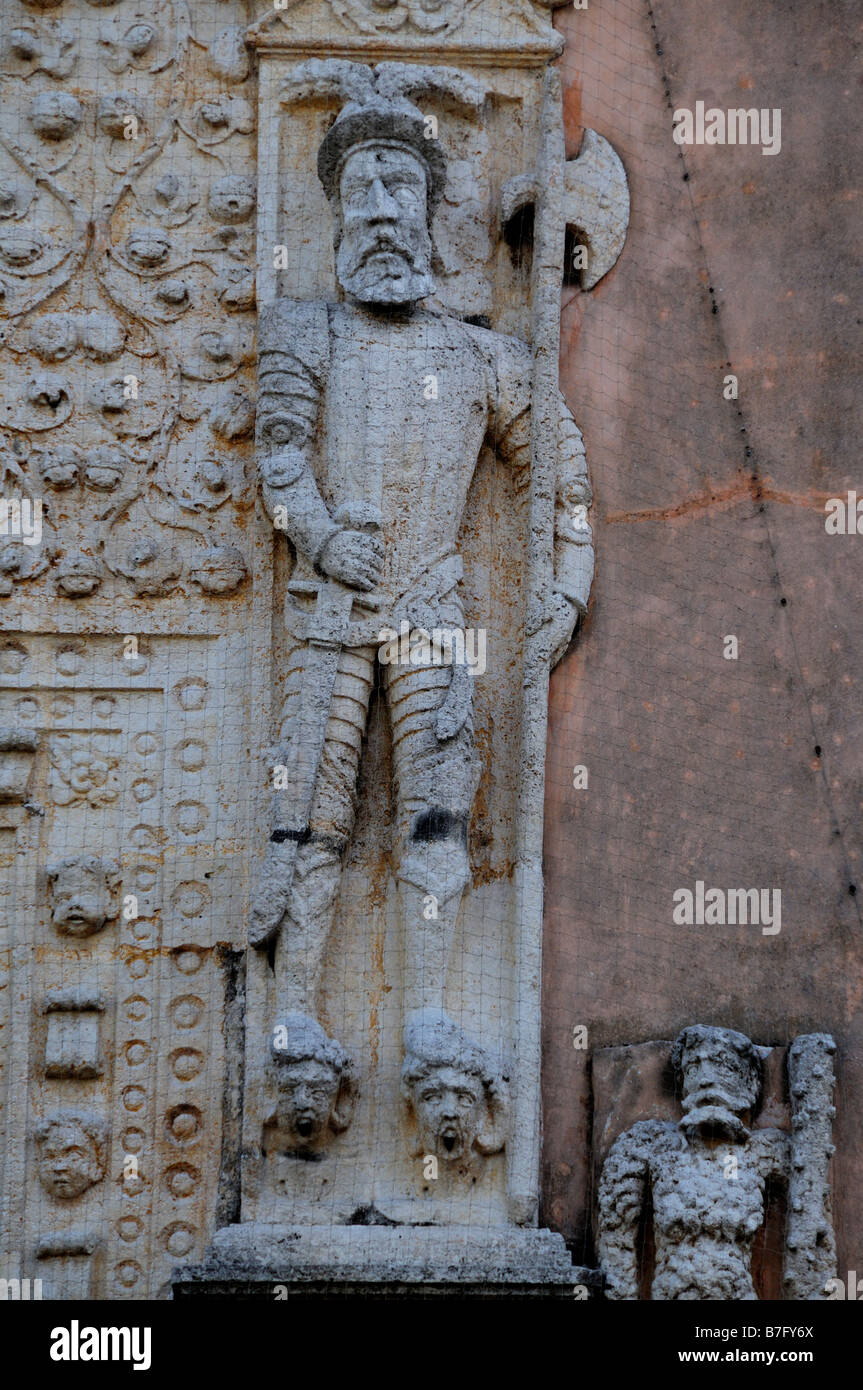 Statues of Spanish conquistadors on entrance to 16th century palace