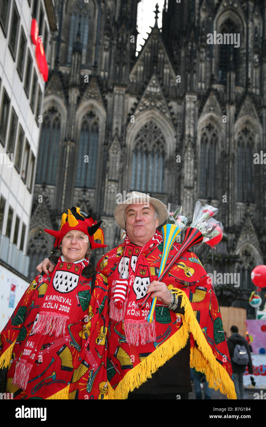 Two carnival goers infront of Cologne Cathedral, Germany Stock Photo