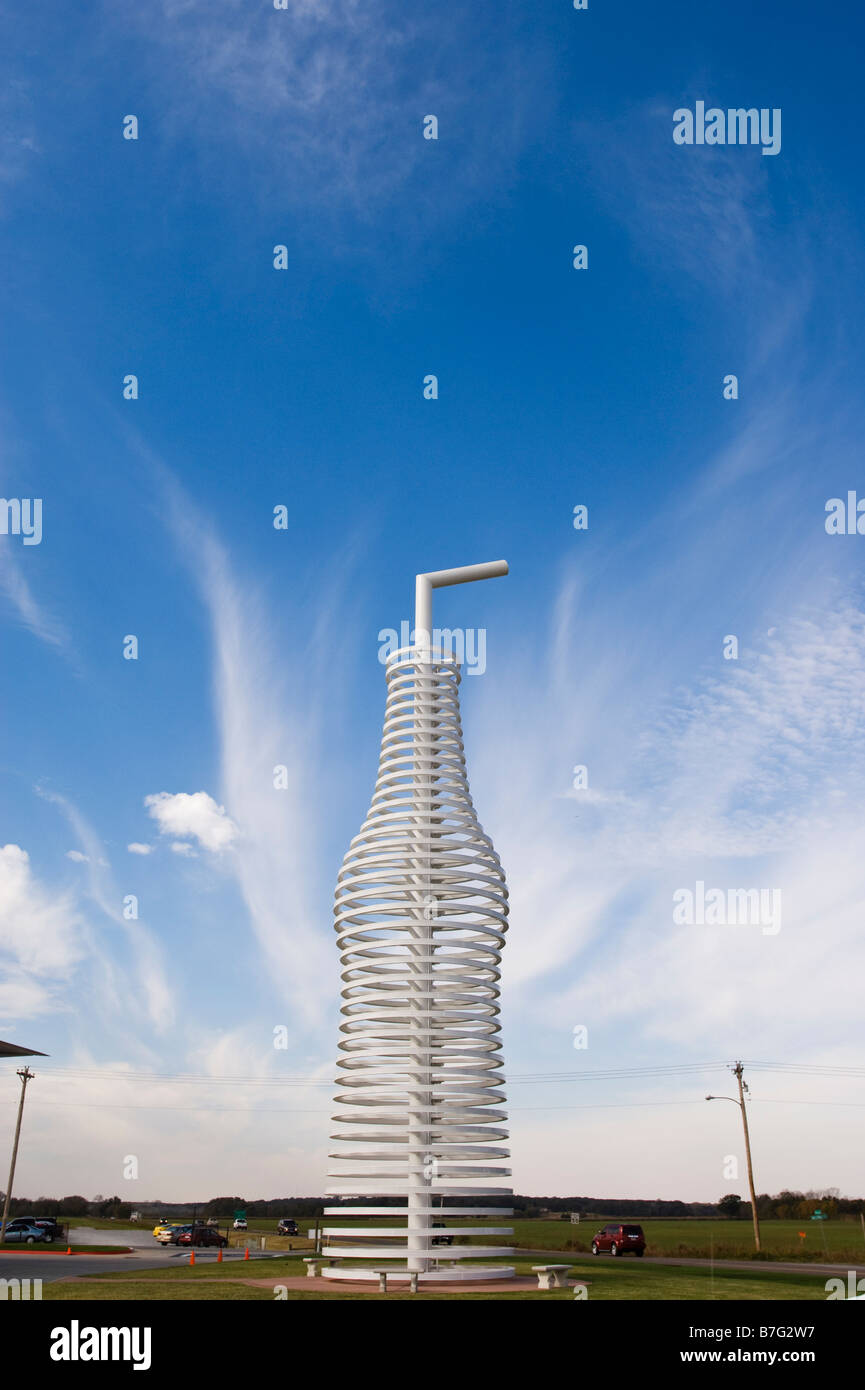 Gigantic pop bottle sculpture in front of Pops gas station and restaurant in Arcadia, Oklahoma, USA. Stock Photo