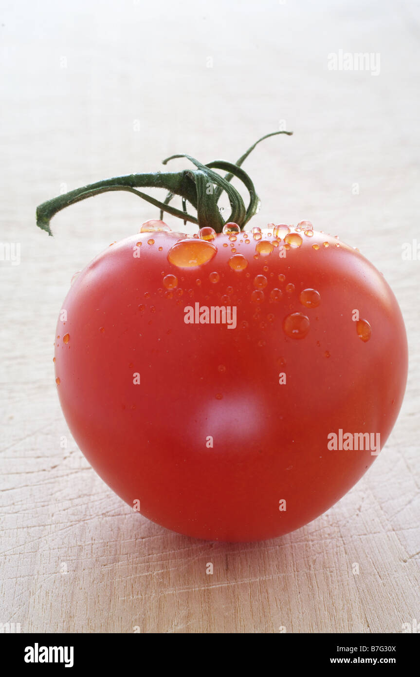 Ripe tomato on the cutting board Stock Photo - Alamy
