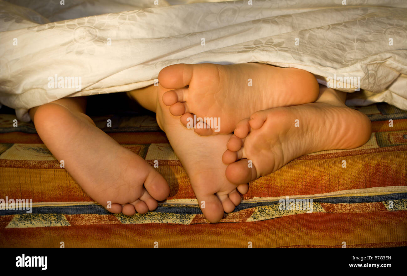 мэри-кейт и эшли олсен ноги. сладкие ступни сестры. сестричка ножка. босые ноги. сестричка ножка.