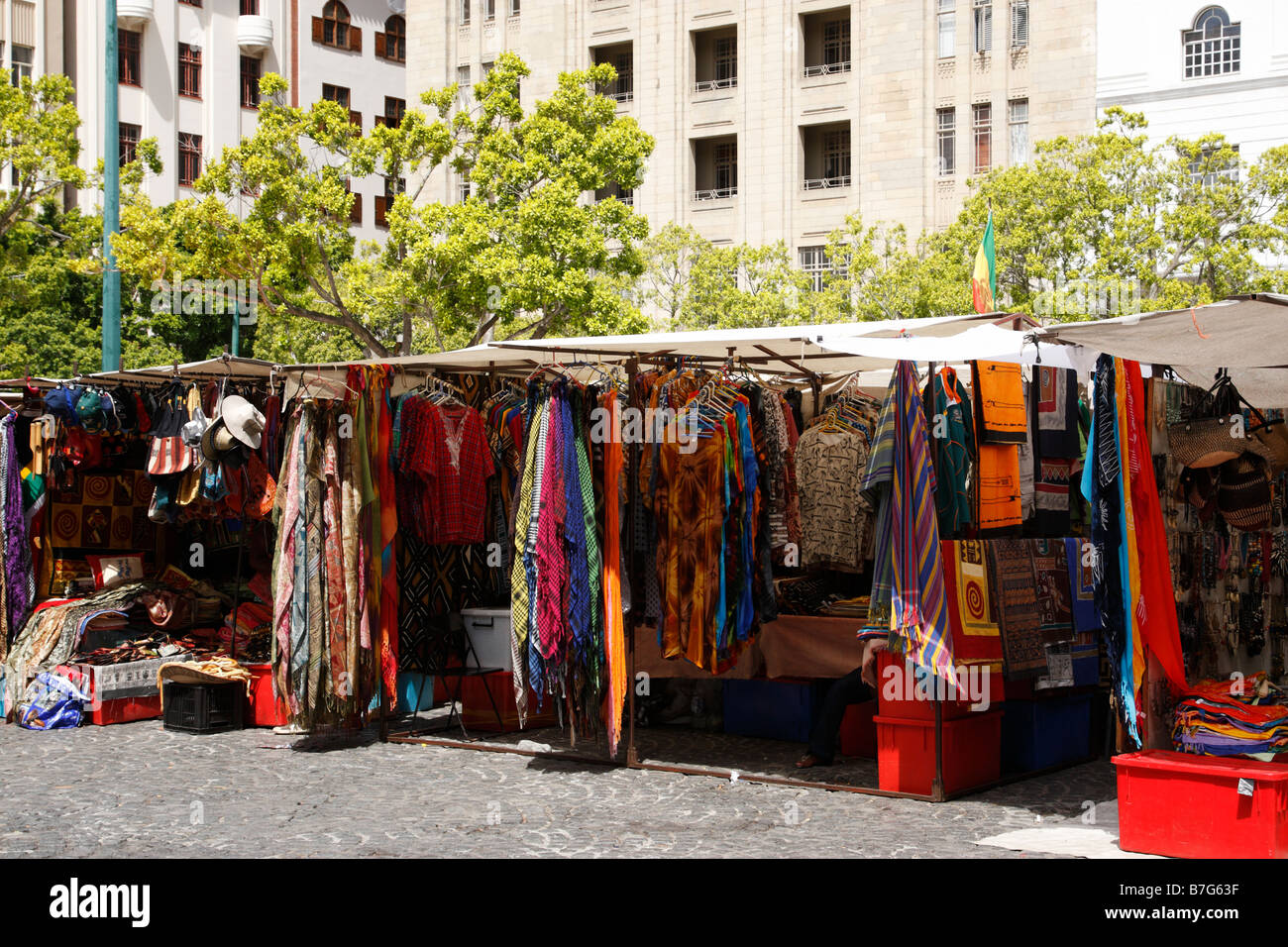 market stalls selling local crafts greenmarket square cape town south africa Stock Photo