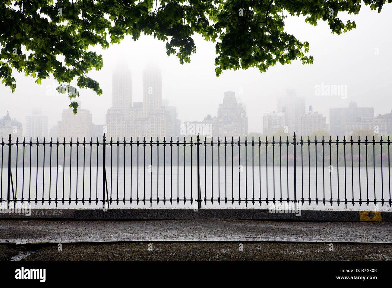 Manhattan new york city park spring tree grass hi-res stock photography ...