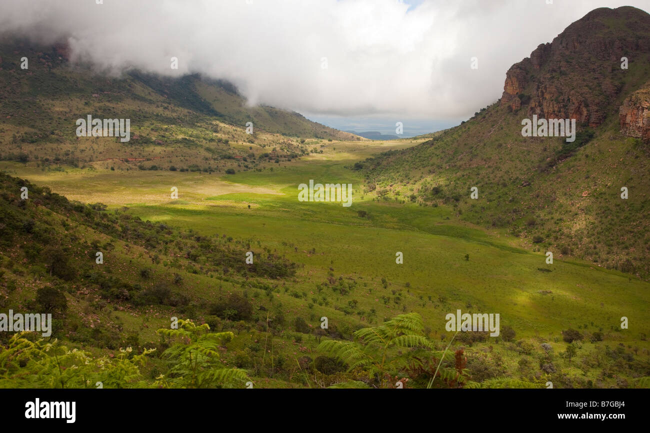 Green valley landscape hi-res stock photography and images - Alamy