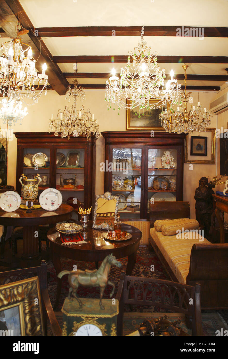 Antique shop interior hires stock photography and images Alamy