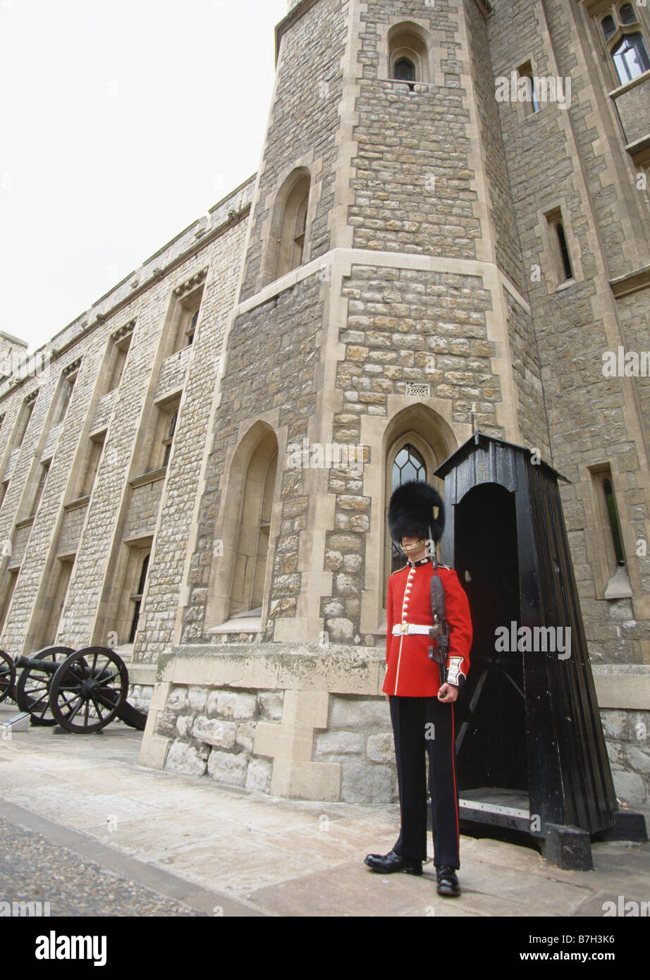 Jewel House and Guardsman of Tower of London Stock Photo Alamy