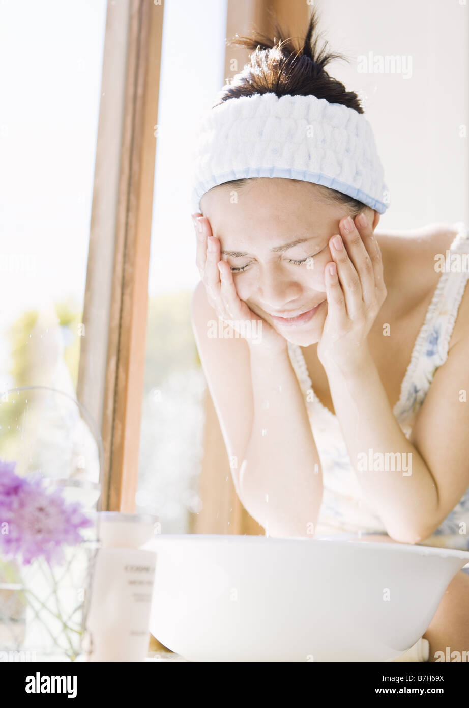 Wash ones face hi-res stock photography and images - Alamy