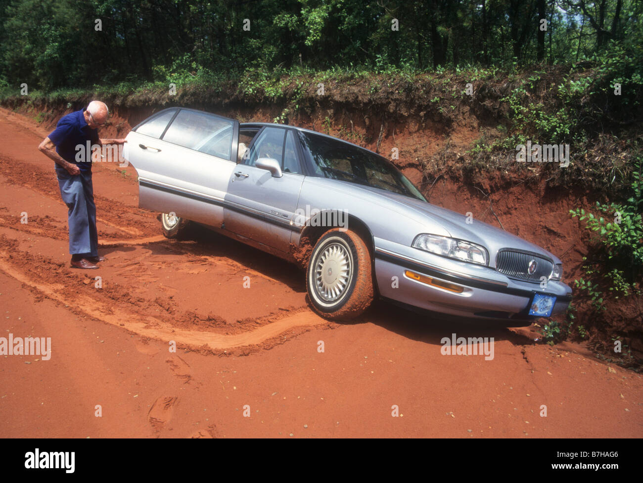 Car stuck in mud muddy hires stock photography and images Alamy