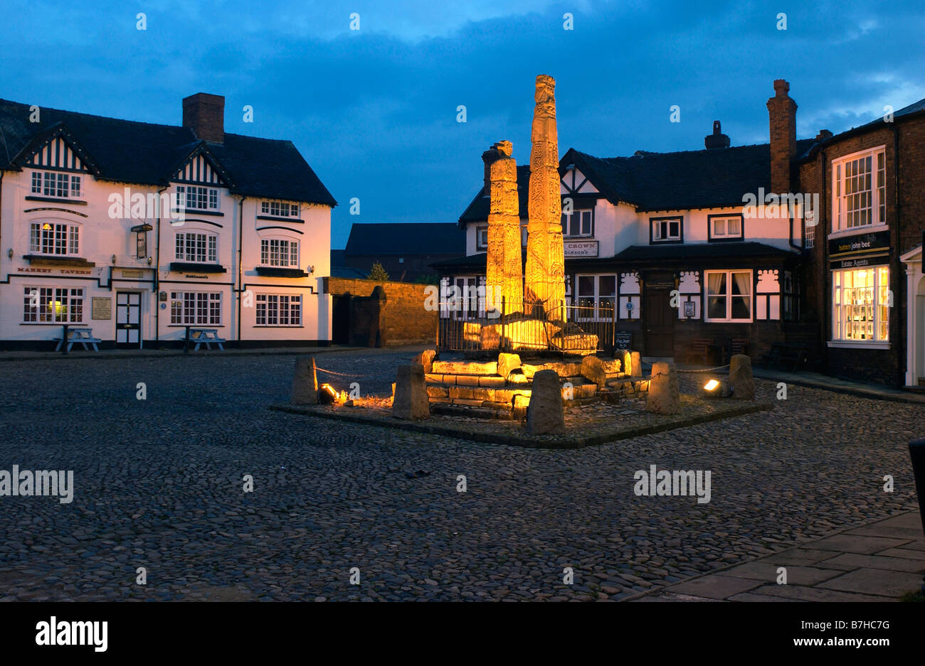 Sandbach cross hi-res stock photography and images - Alamy