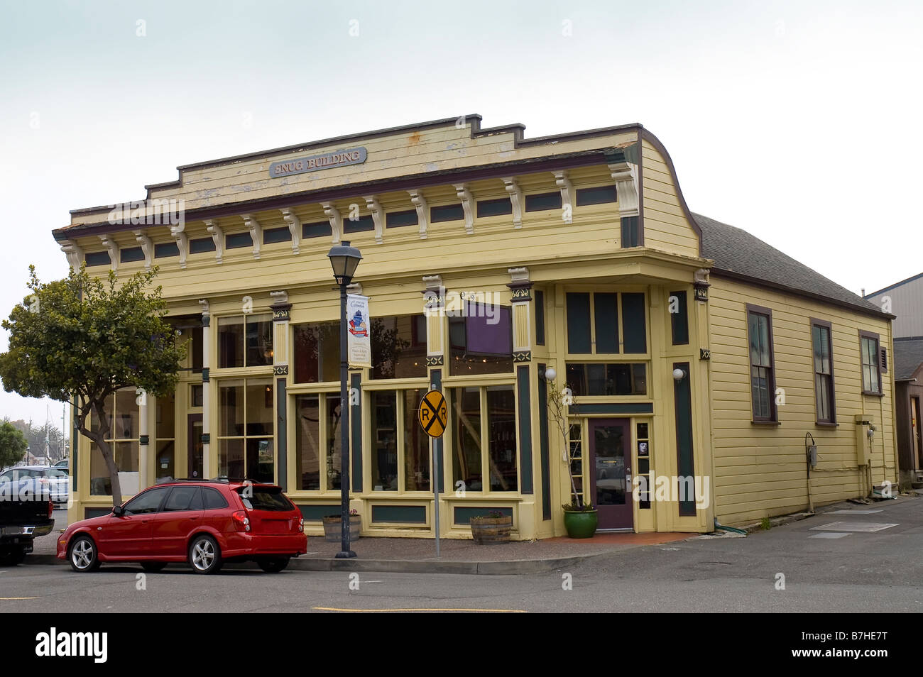 Yellow store in Victorian style in California USA Stock Photo Alamy
