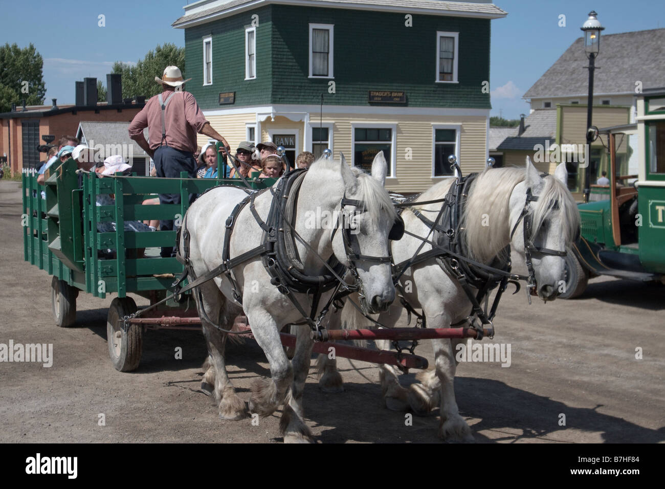 Christmas Horse Wagon Ride Coral House 2022 Horses Pulling Wagon High Resolution Stock Photography And Images - Alamy