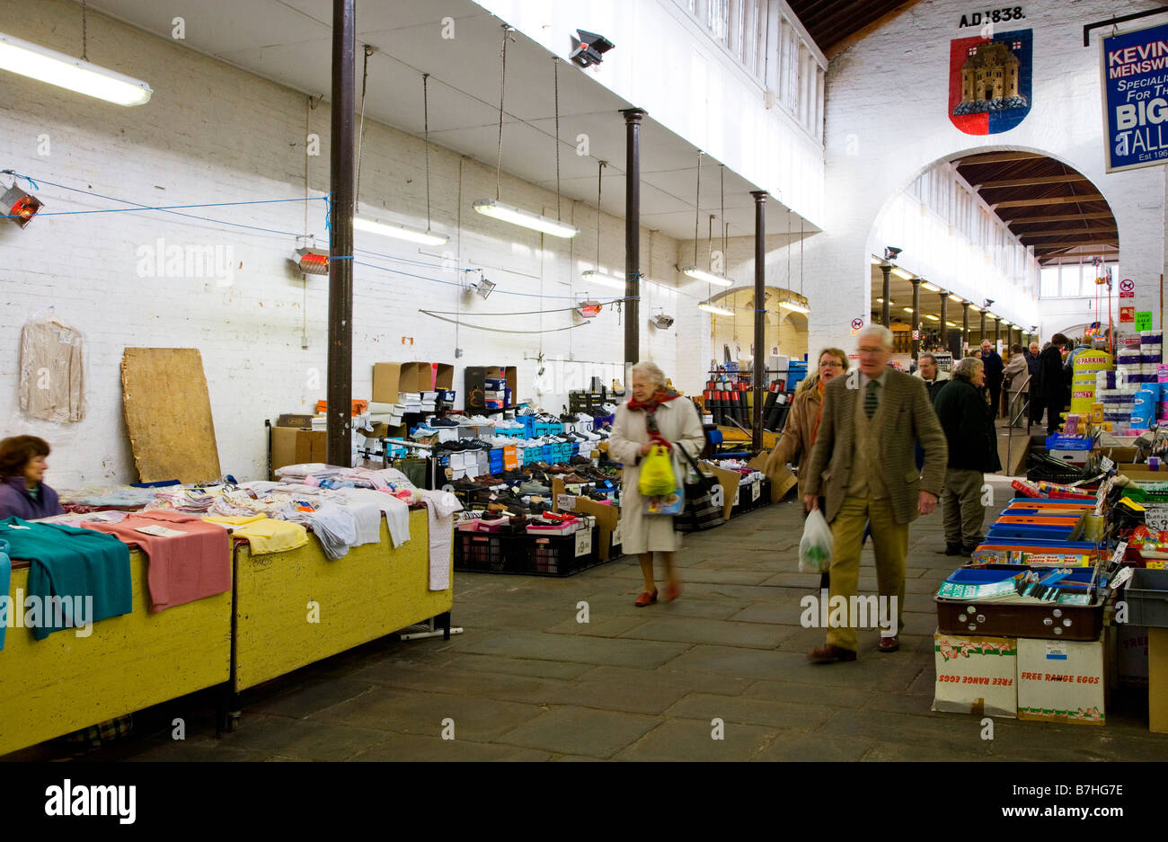 Indoor market stalls england hi-res stock photography and images - Alamy