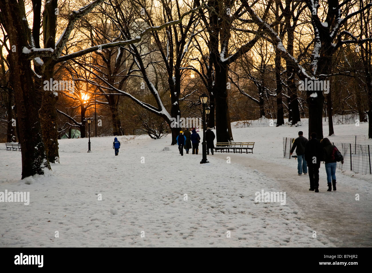Snow central park new hi-res stock photography and images - Alamy