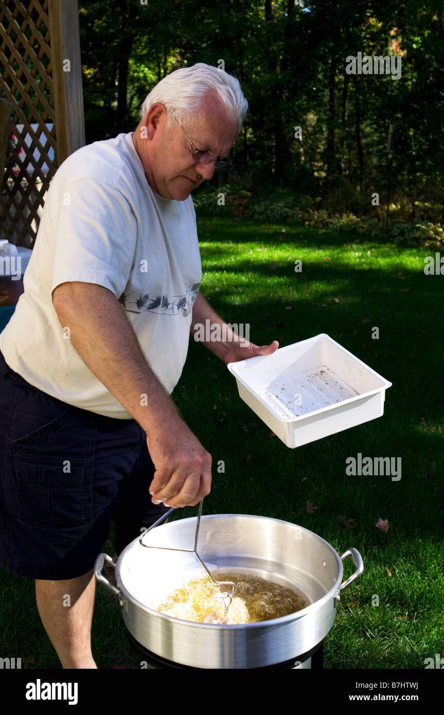 Deep frying hi-res stock photography and images - Alamy