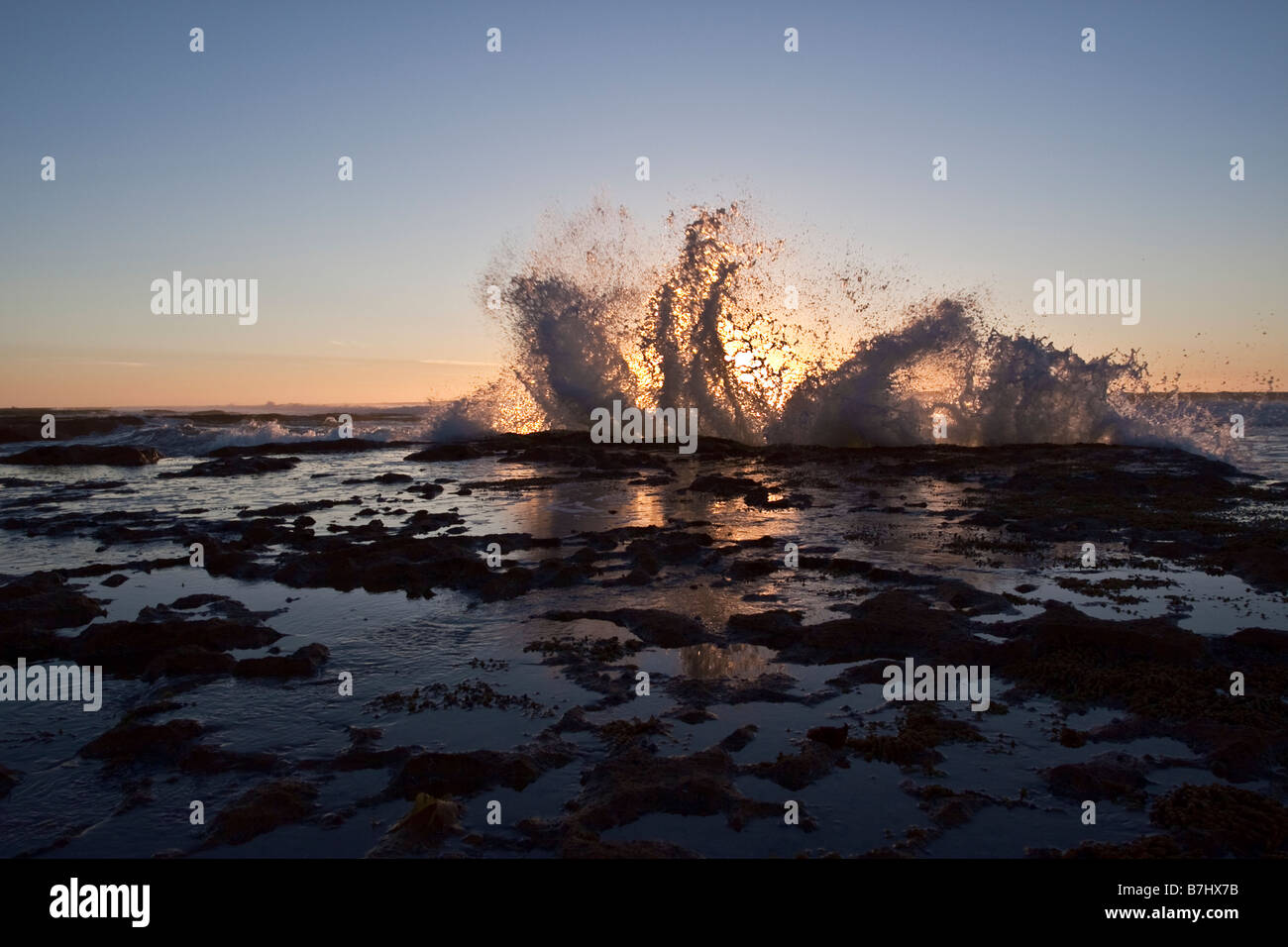 Waves crashing rocks australia hi-res stock photography and images - Alamy