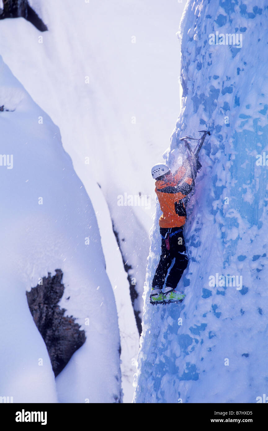 Ice axes and climbing rope hi-res stock photography and images - Alamy