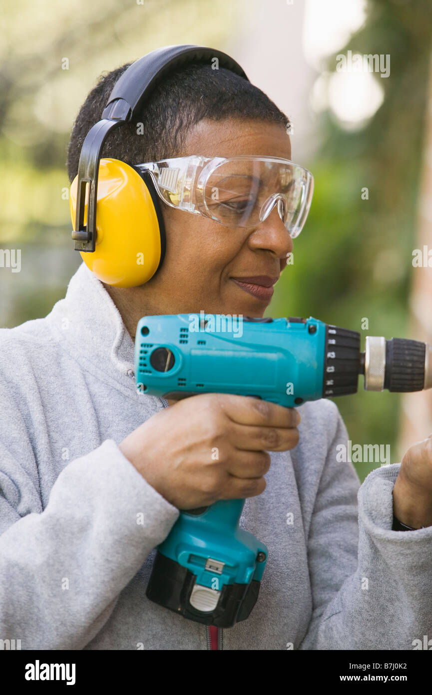 https://c8.alamy.com/comp/B7J0K2/african-american-woman-using-a-hand-drill-bc-B7J0K2.jpg