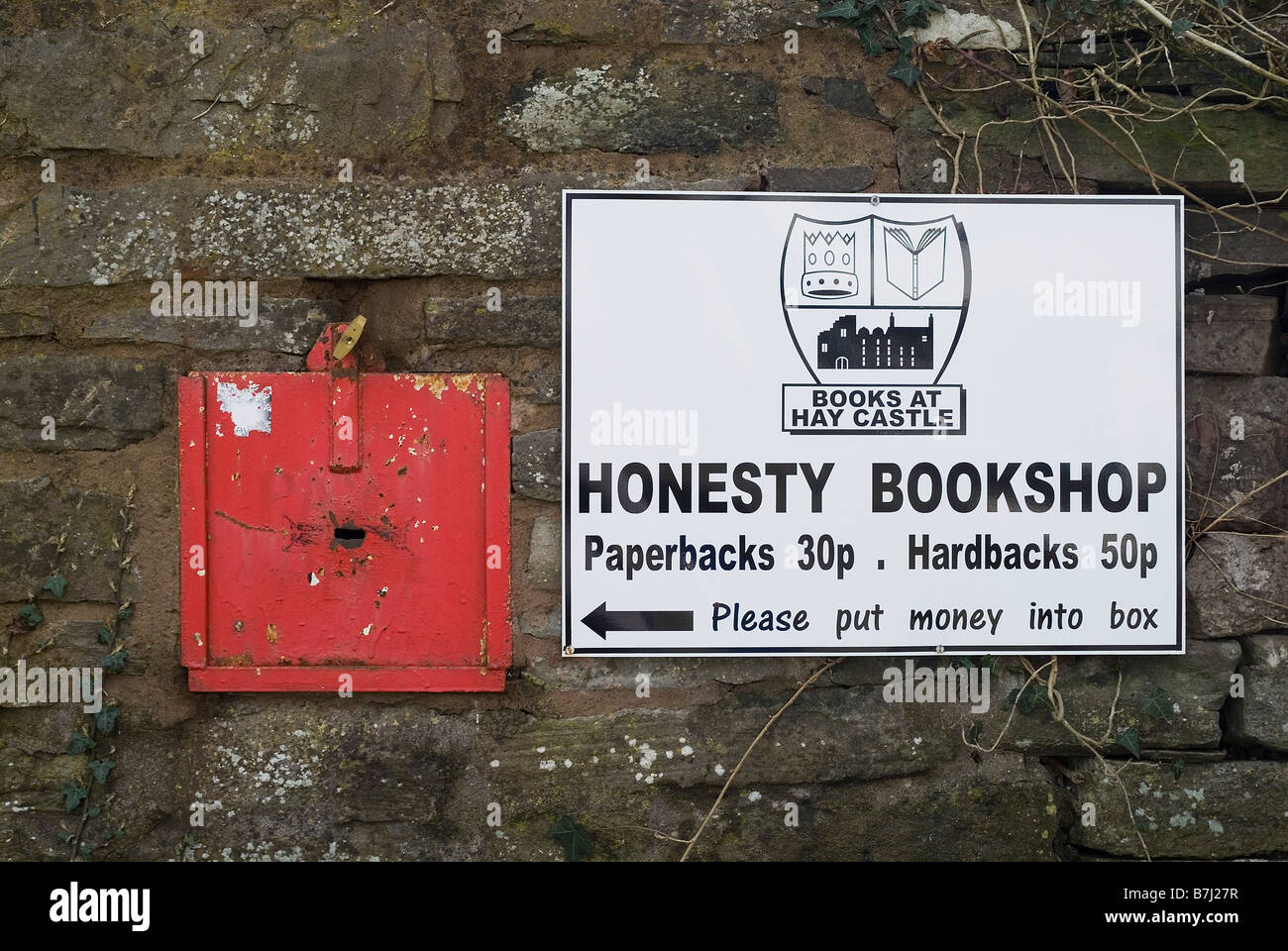 dh Hay on Wye POWYS WALES Honesty pay box for secondhand books for sale in booktown bookshop uk Stock Photo