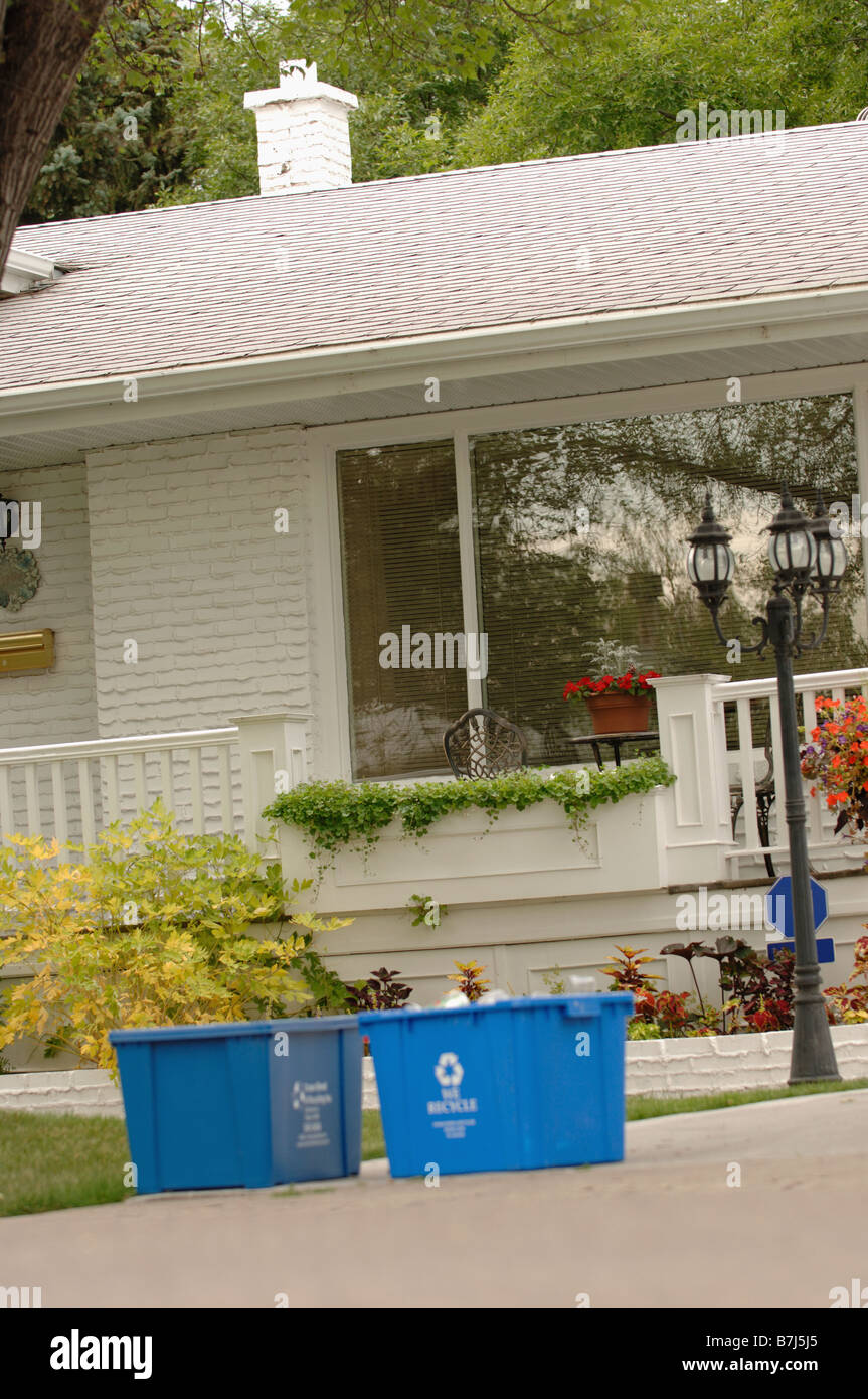 Bins outside suburban houses hires stock photography and images Alamy