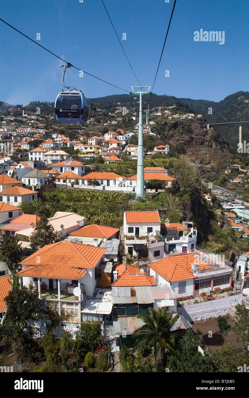 dh Cable car pod FUNCHAL MADEIRA Above houses roofs cablecar gondola high vista view from lift Stock Photo