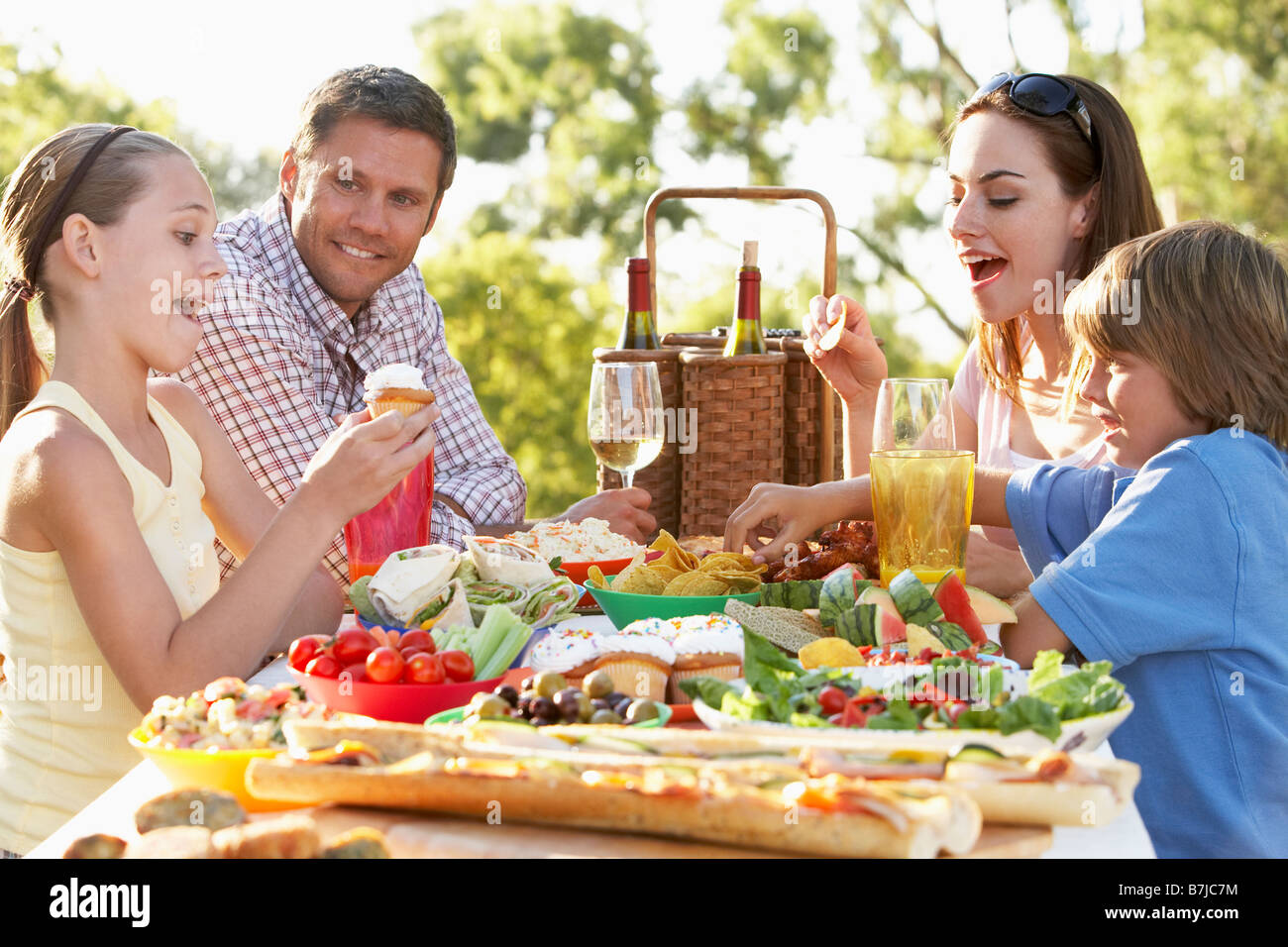 Family Dining Al Fresco Stock Photo Alamy