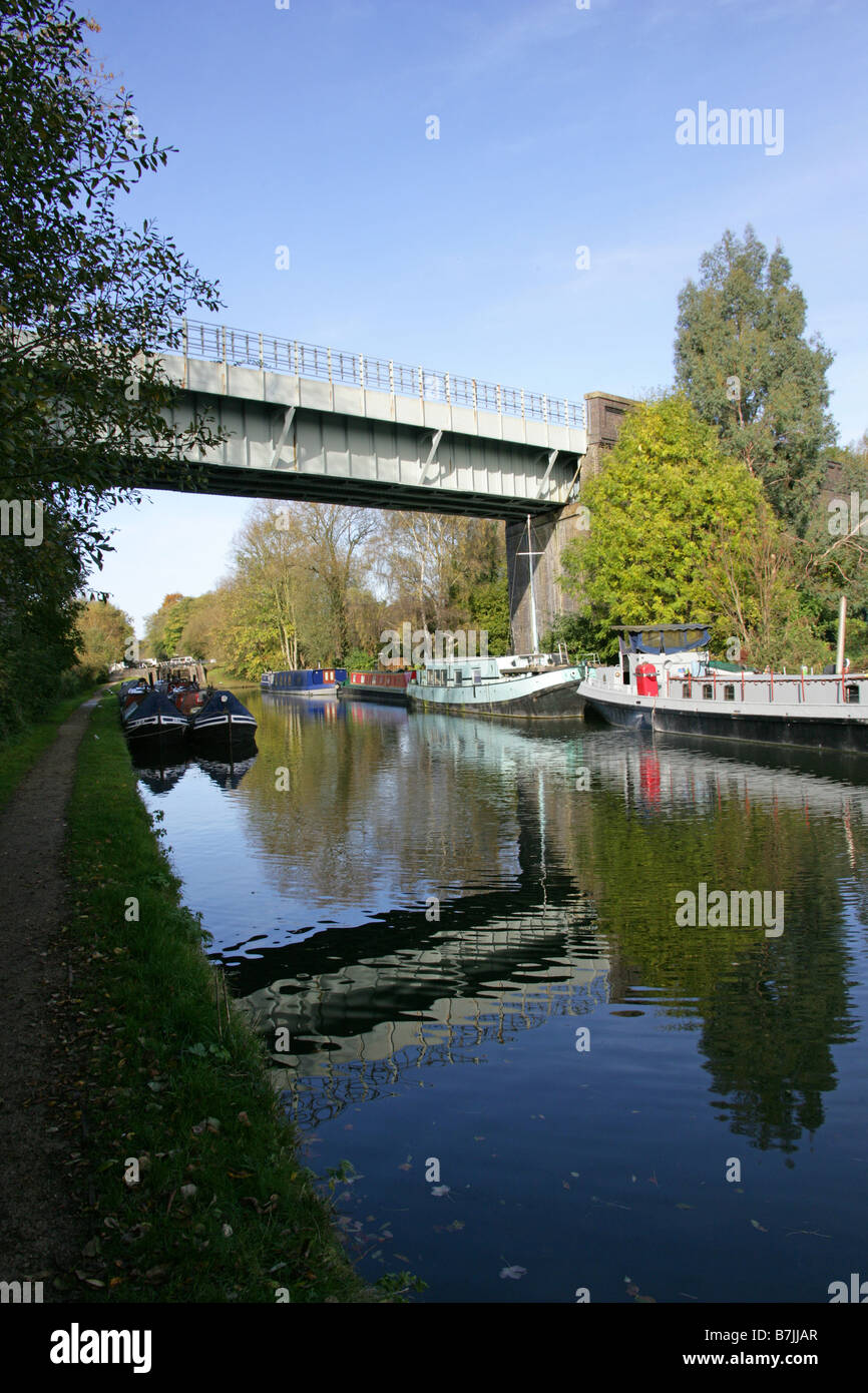 The Metropolitan Tube Bridge over the Grand Union Canal Near Cassiobury Park and Croxley Marina, Watford, Hertfordshire, UK Stock Photo