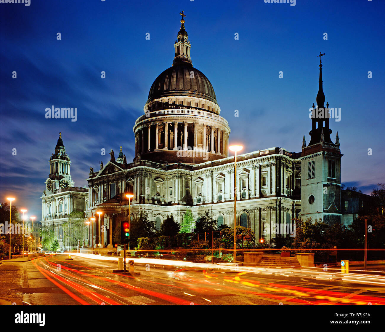 GB LONDON ST PAULS CATHEDRAL NIGHT TRAFFIC LIT Stock Photo