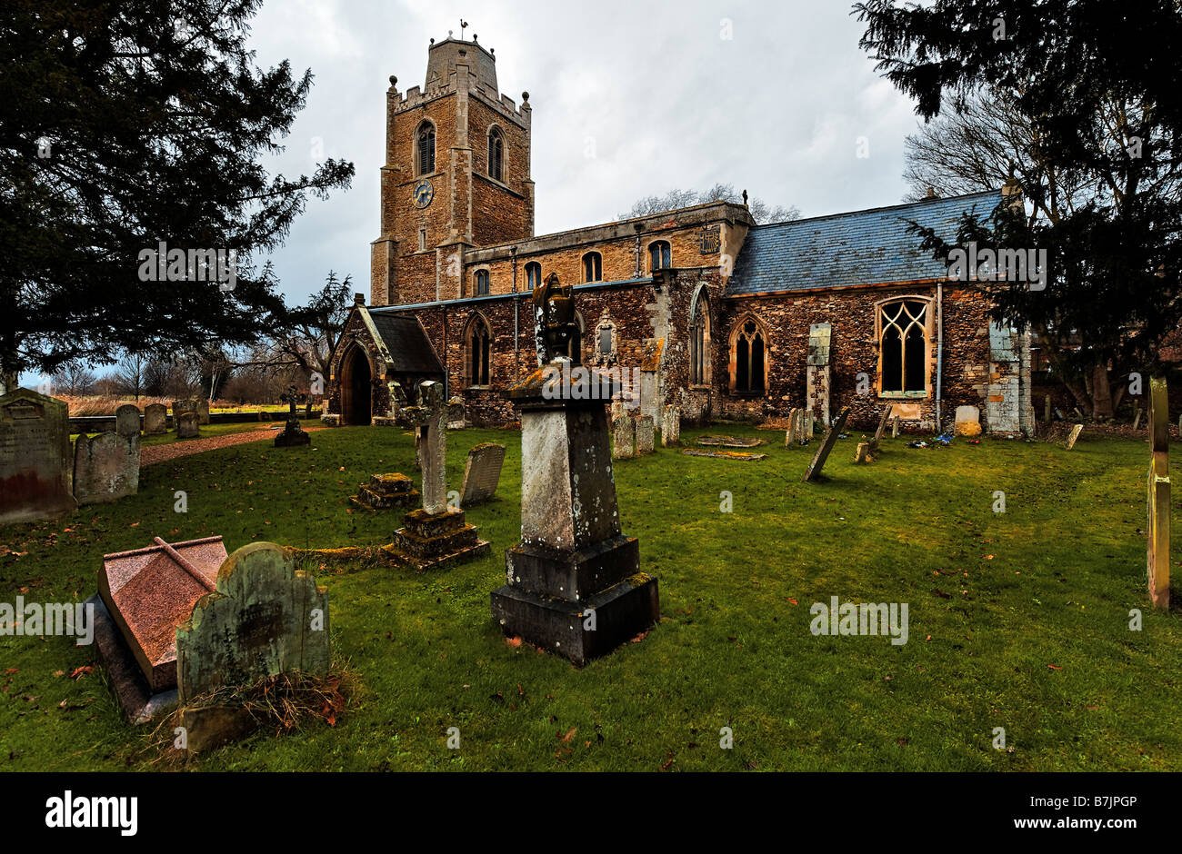 Old Cambridgeshire churchyard at Hemingford Grey Stock Photo Alamy