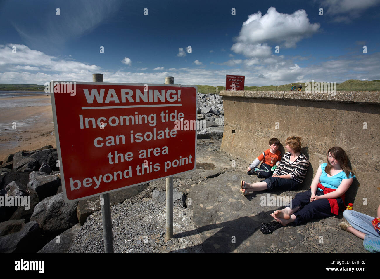 Family first sign hi-res stock photography and images - Alamy