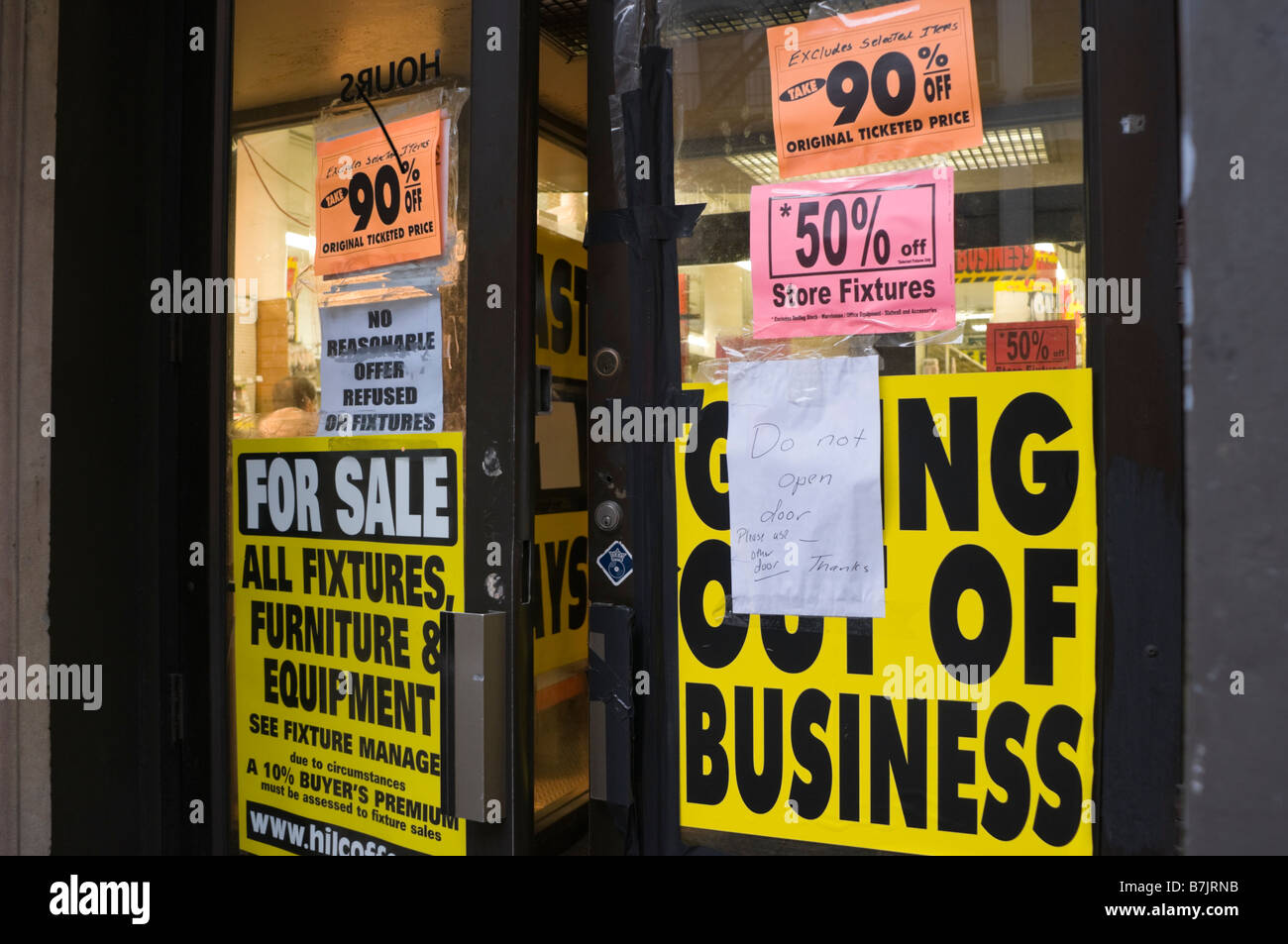 Going out of business hi res stock photography and images Alamy