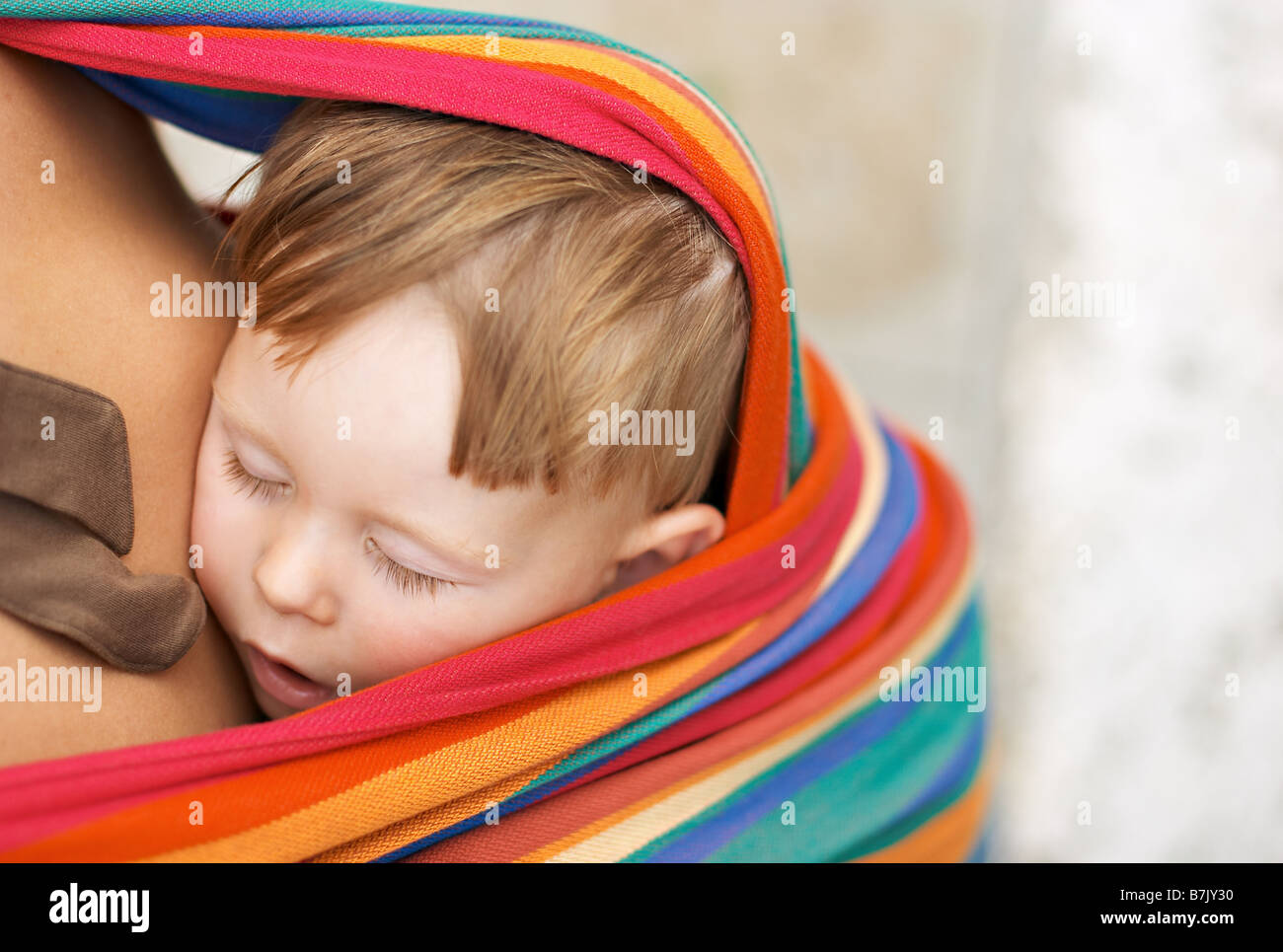 Baby asleep in sling hires stock photography and images Alamy