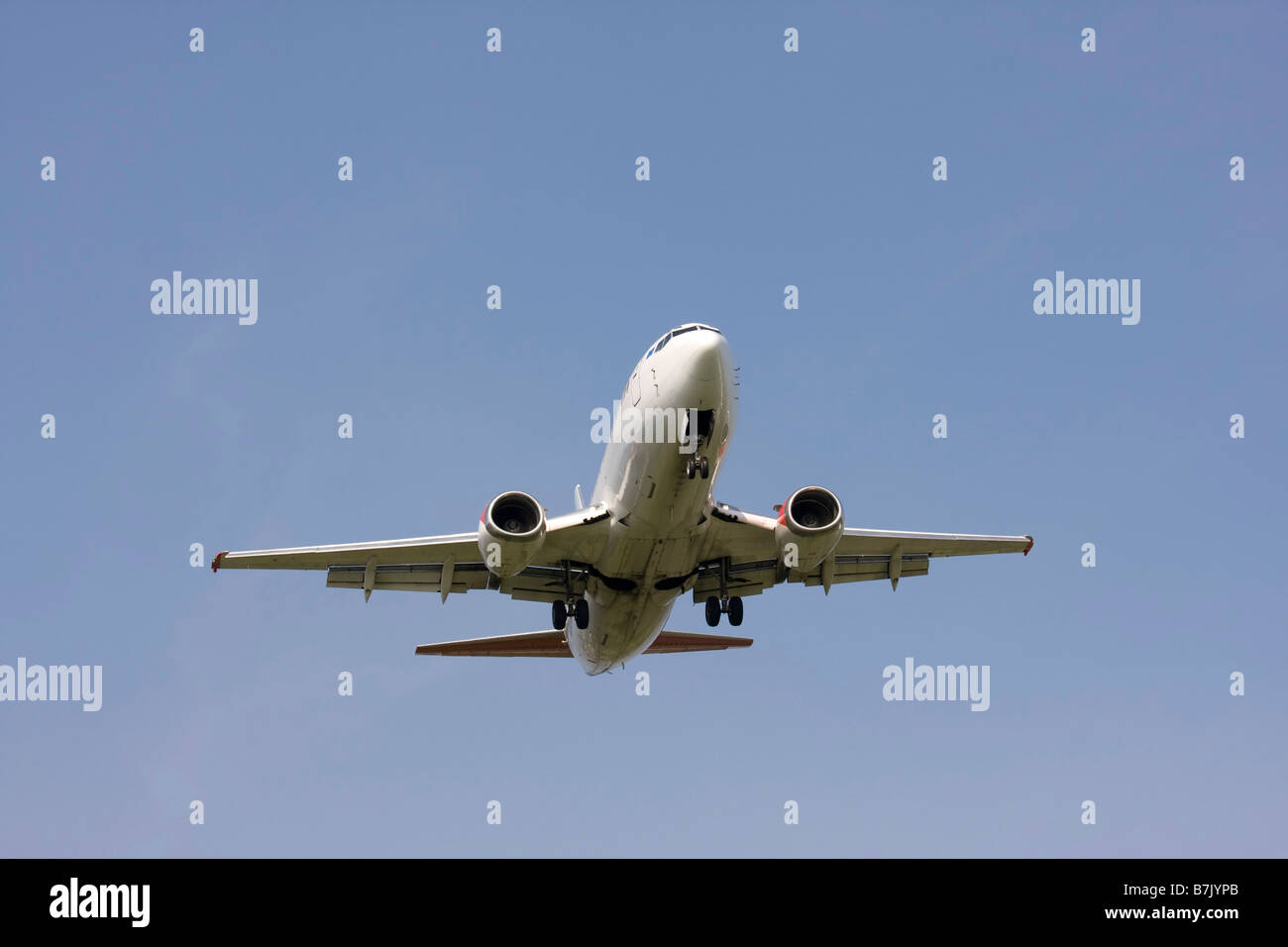 Twin engine aircraft hi-res stock photography and images - Alamy