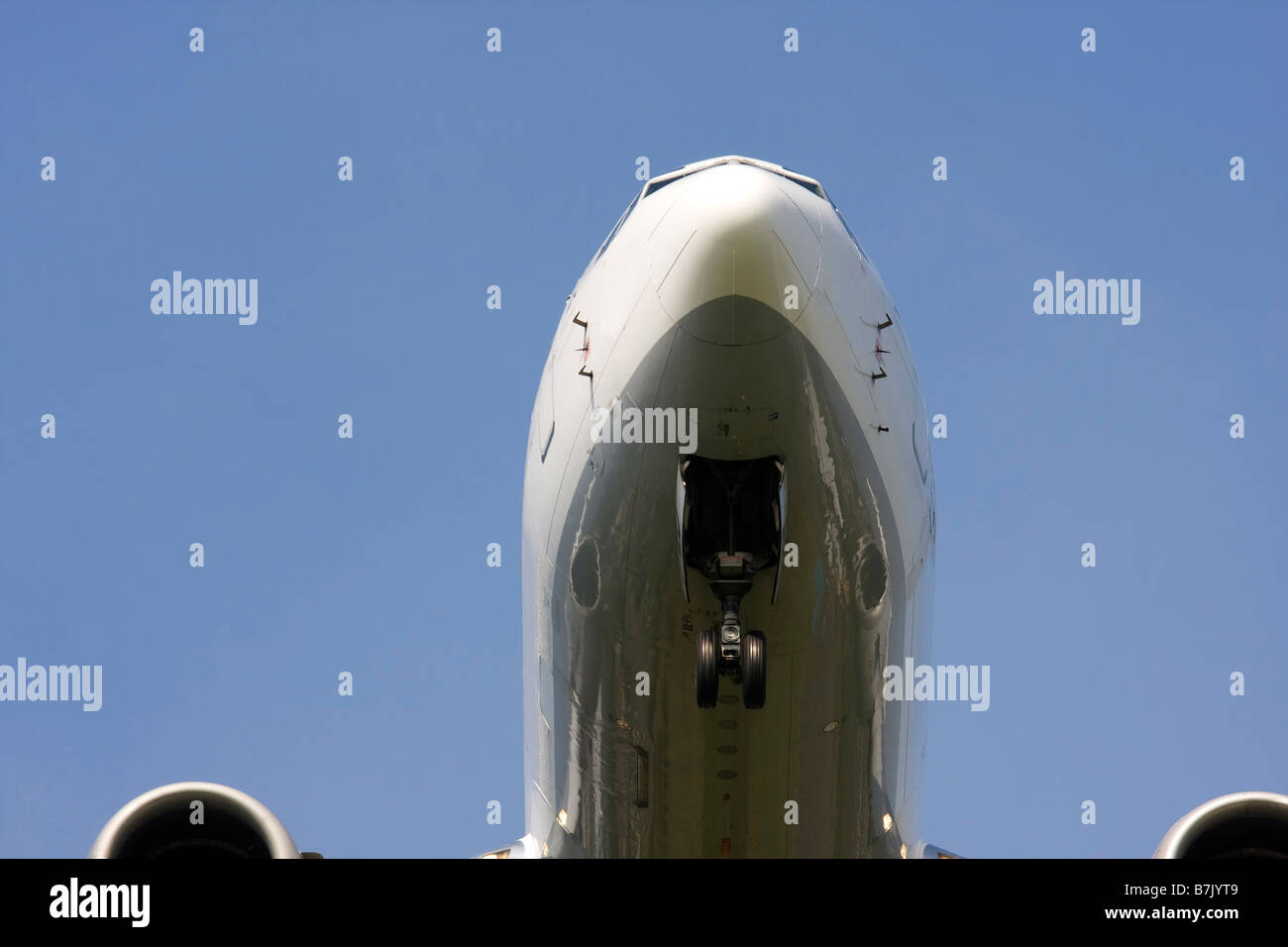twin engine jet on approach to land Stock Photo Alamy