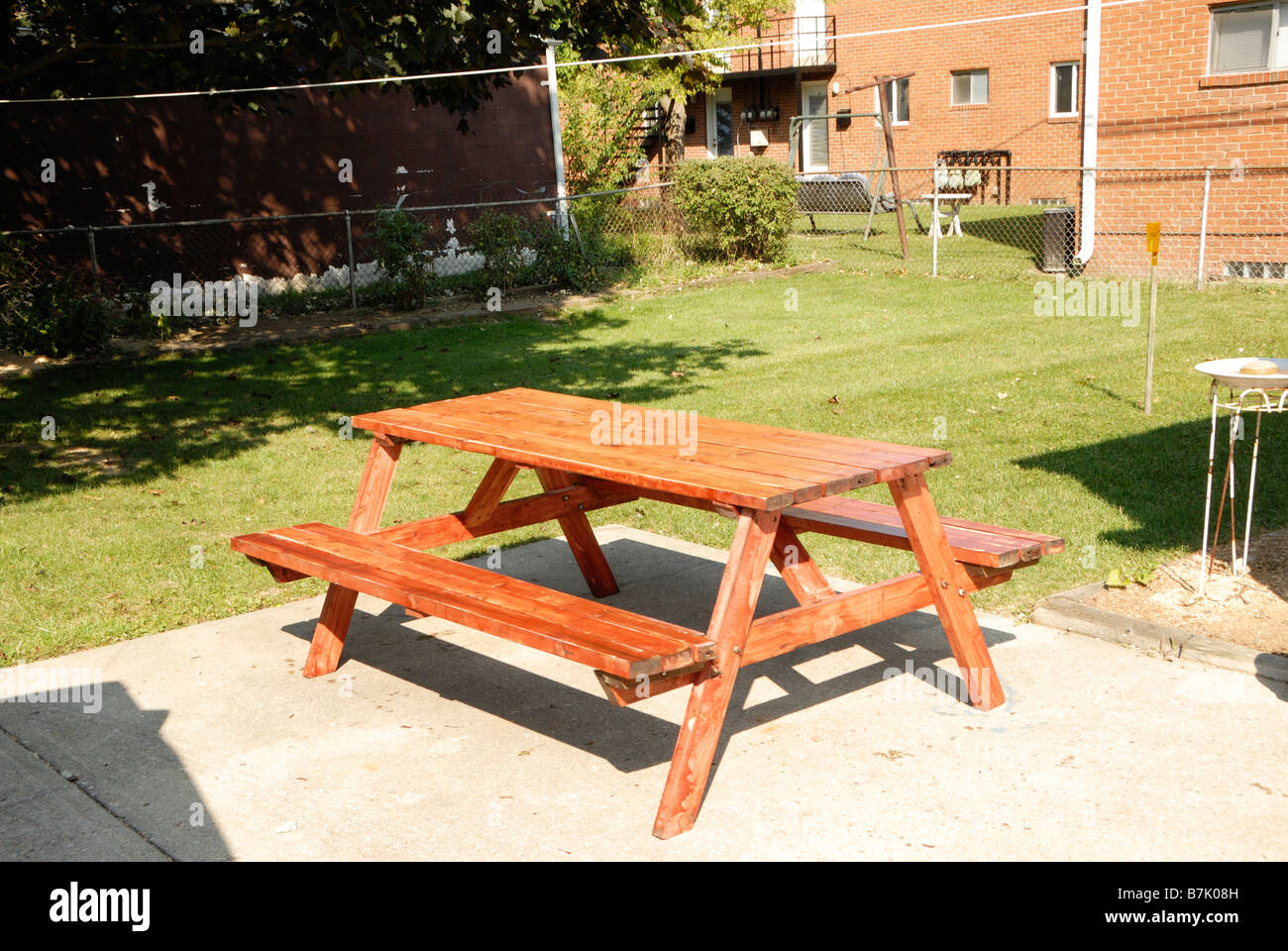 Picnic table rain hi-res stock photography and images - Alamy