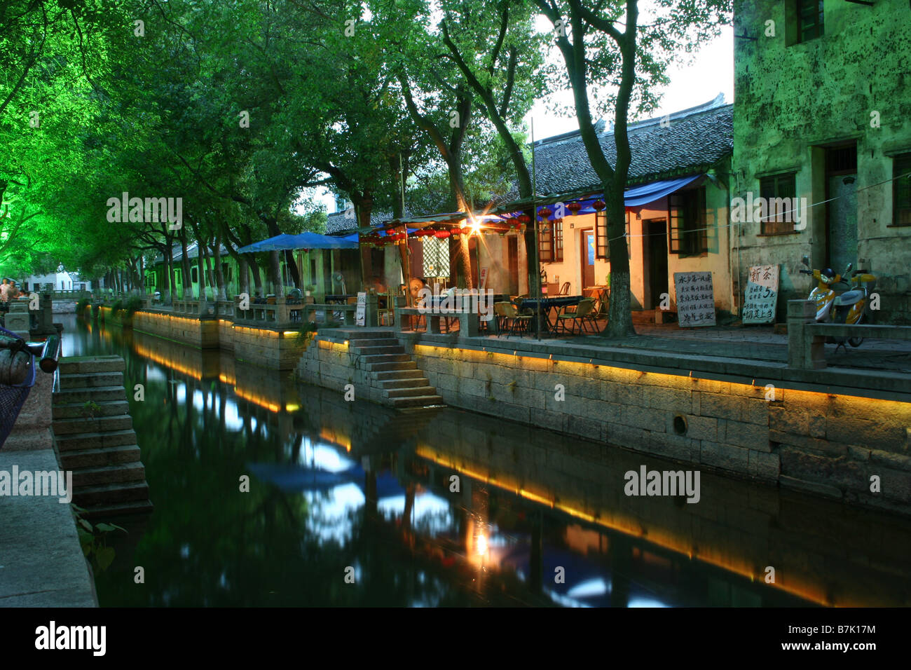 Tong Li canalside in the evening Stock Photo Alamy